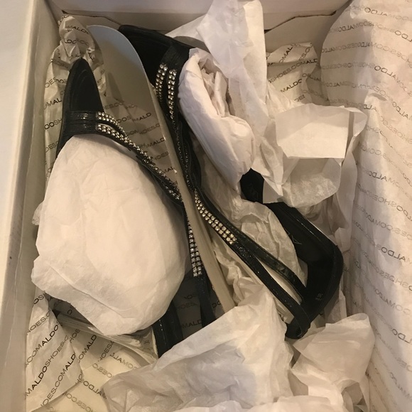 HP Flofifi Heels - Worn Once - Look New!! - Picture 6 of 6